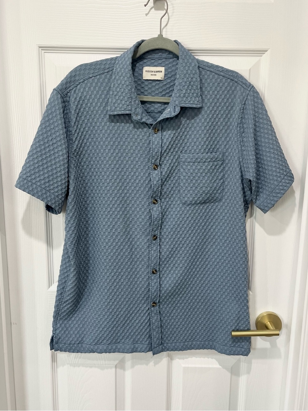 Men’s L-XL Textured Button-Up Shirt